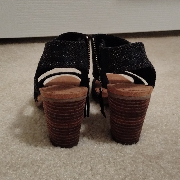 Toms Majorca Cut Out Heels in Black - Picture 5 of 7